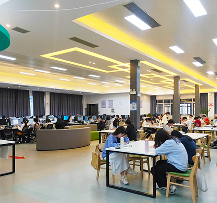 广东花城工商高级技工学校教学环境